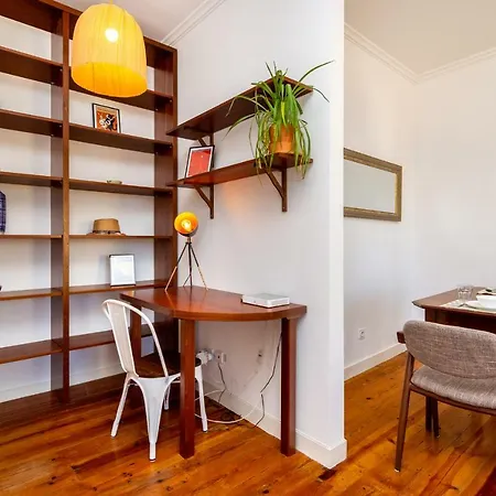 Whome | Mouraria Deluxe Апартаменти *