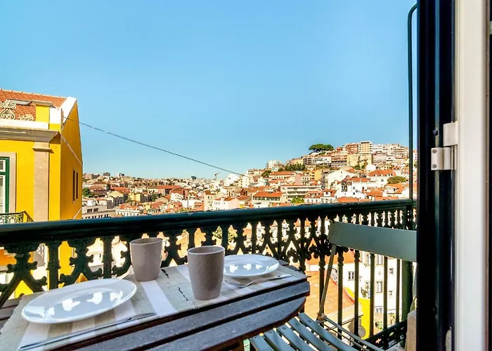 Whome | Mouraria Deluxe